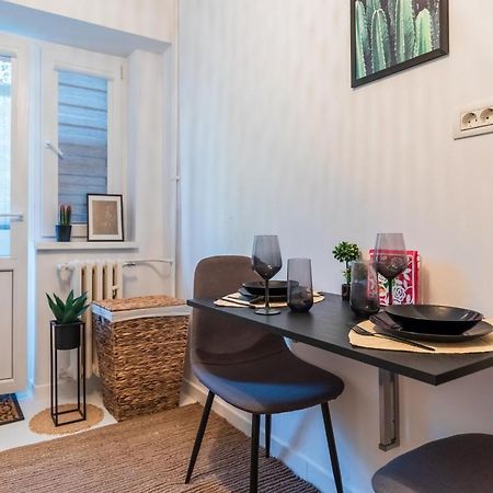 Jungle Apartment 15 Min Walk To Beach & Downtown Constanţa Buitenkant foto