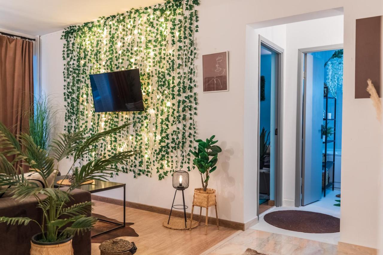Jungle Apartment 15 Min Walk To Beach & Downtown Constanţa Buitenkant foto