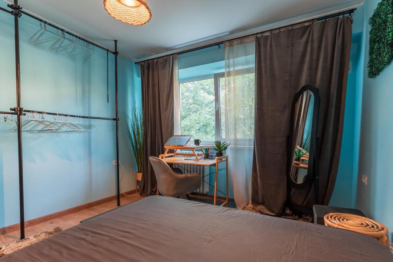 Jungle Apartment 15 Min Walk To Beach & Downtown Constanţa Buitenkant foto