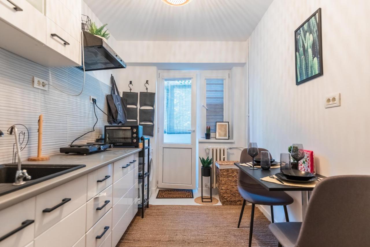 Jungle Apartment 15 Min Walk To Beach & Downtown Constanţa Buitenkant foto