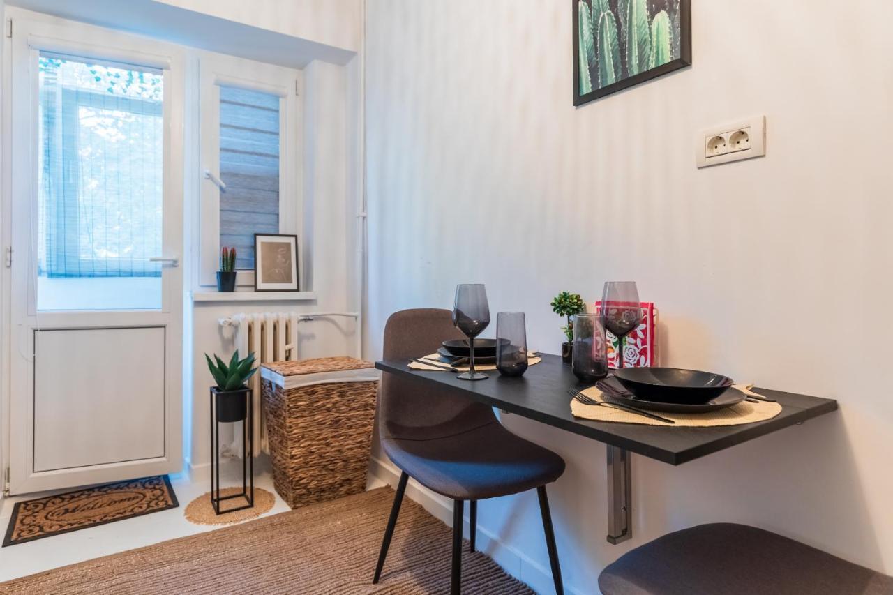 Jungle Apartment 15 Min Walk To Beach & Downtown Constanţa Buitenkant foto